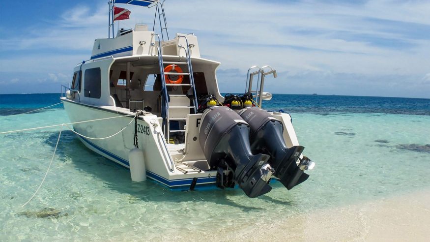 Belize - Snorkeling Boat