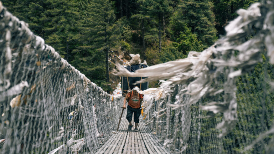 Suspension bridge on the way to Monjo 