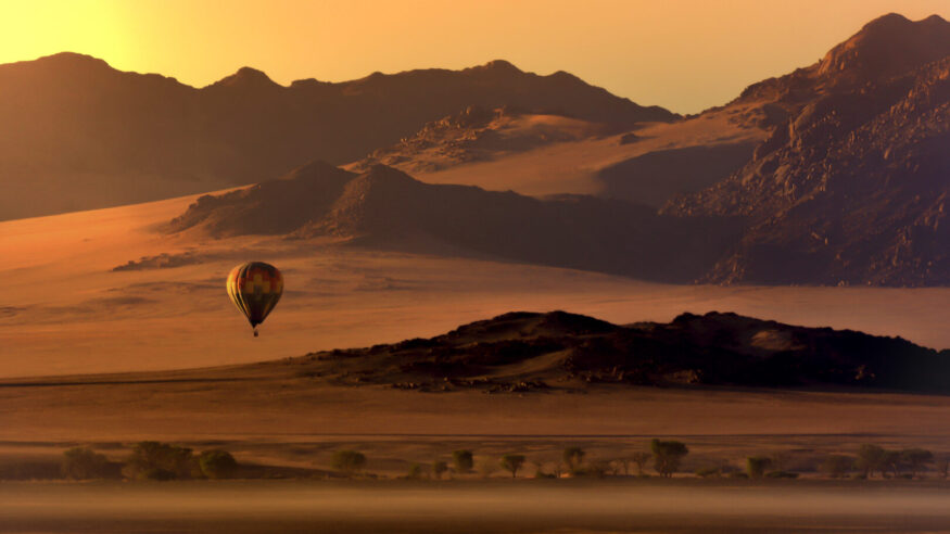 Desert Ballooning over the Sossusvlei Desert